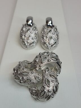 Vintage Butler Brooch Set